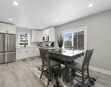 5347 W Gladys Avenue - Photo Thumbnail 7