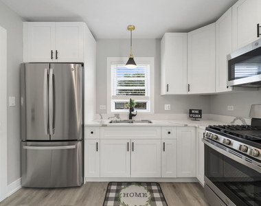5347 W Gladys Avenue - Photo Thumbnail 4