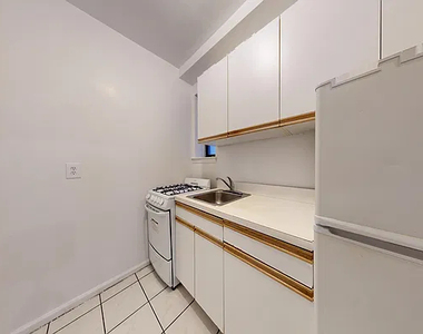 337 East 90th Street - Photo Thumbnail 2