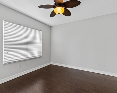519 Roma Court - Photo Thumbnail 13
