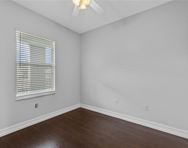 519 Roma Court - Photo Thumbnail 2