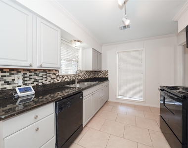 9519 Val Verde Street - Photo Thumbnail 10
