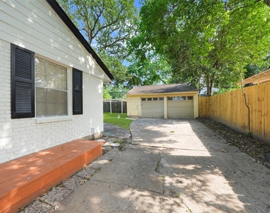 9519 Val Verde Street - Photo Thumbnail 2