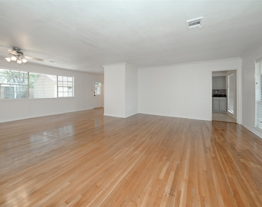 9519 Val Verde Street - Photo Thumbnail 3