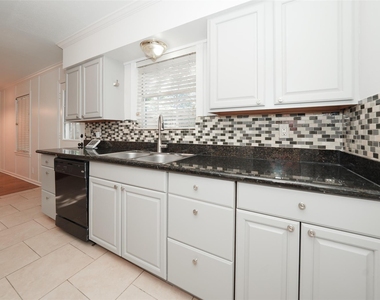 9519 Val Verde Street - Photo Thumbnail 12