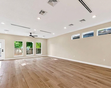 5210 Gano Street - Photo Thumbnail 7