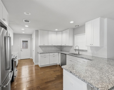 6422 Woodbrook Lane - Photo Thumbnail 4