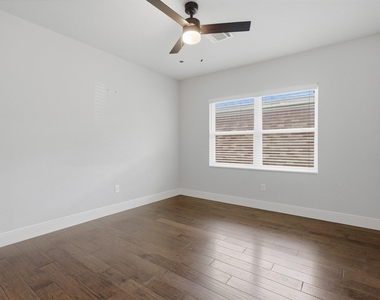 6422 Woodbrook Lane - Photo Thumbnail 10