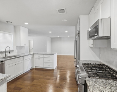 6422 Woodbrook Lane - Photo Thumbnail 5