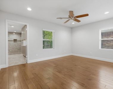 6422 Woodbrook Lane - Photo Thumbnail 6