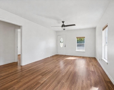 7933 Elwood Street - Photo Thumbnail 6