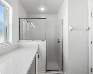 323 Nw 10th Street - Photo Thumbnail 29