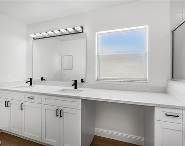 323 Nw 10th Street - Photo Thumbnail 8