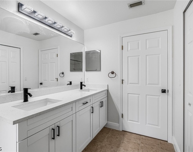323 Nw 10th Street - Photo Thumbnail 11