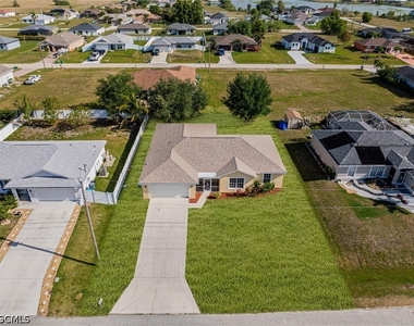 323 Nw 10th Street - Photo Thumbnail 1