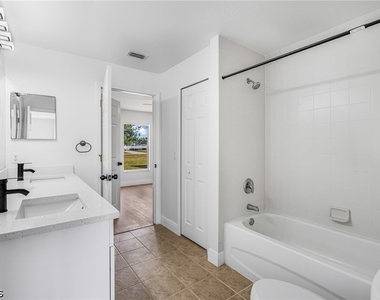 323 Nw 10th Street - Photo Thumbnail 12