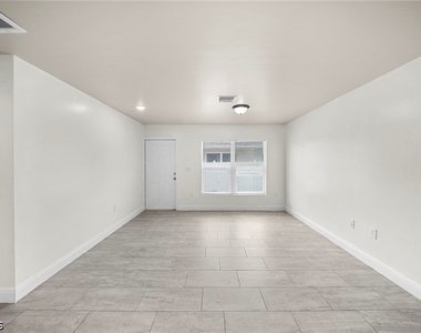 2405 Maple Avenue - Photo Thumbnail 10