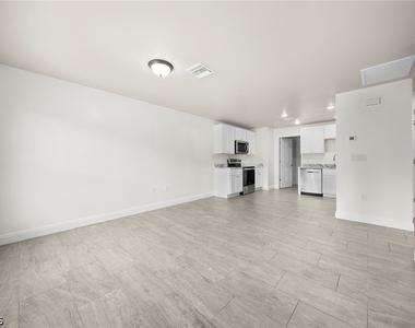 2405 Maple Avenue - Photo Thumbnail 3