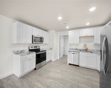 2405 Maple Avenue - Photo Thumbnail 8