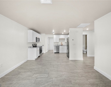 2405 Maple Avenue - Photo Thumbnail 5