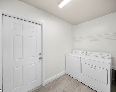 2405 Maple Avenue - Photo Thumbnail 17