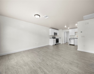 2405 Maple Avenue - Photo Thumbnail 4