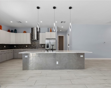 26724 Morton Ave - Photo Thumbnail 10