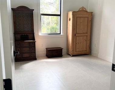 203 Wells Avenue - Photo Thumbnail 12