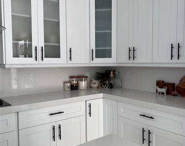 203 Wells Avenue - Photo Thumbnail 10
