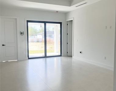 203 Wells Avenue - Photo Thumbnail 6