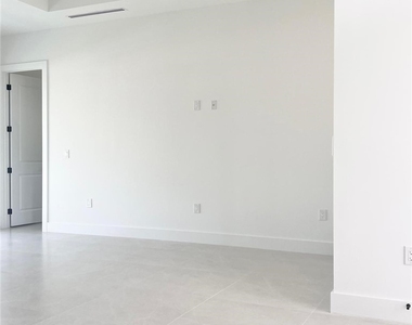 203 Wells Avenue - Photo Thumbnail 7