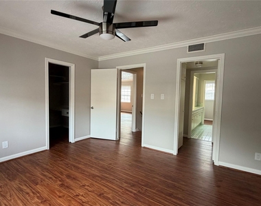 6310 Deerwood Road - Photo Thumbnail 3