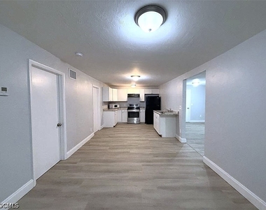 2117 Mitchell Court - Photo Thumbnail 6