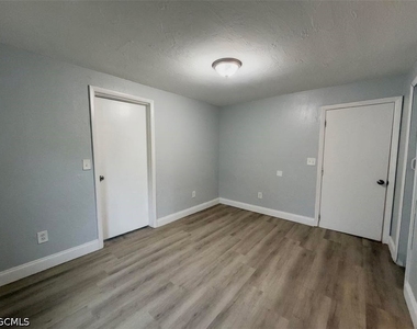 2117 Mitchell Court - Photo Thumbnail 13