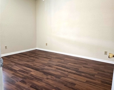 4615 Bayshore Drive - Photo Thumbnail 8