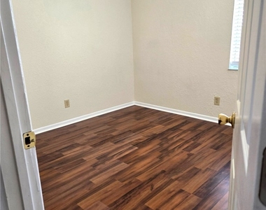 4615 Bayshore Drive - Photo Thumbnail 9