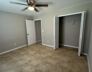 2502 38th Street W - Photo Thumbnail 10