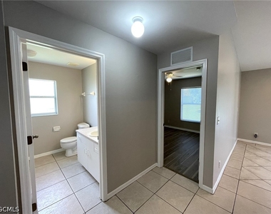 2836 Nw 21st Place - Photo Thumbnail 5
