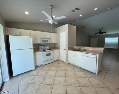 2836 Nw 21st Place - Photo Thumbnail 14