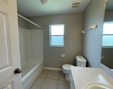 2836 Nw 21st Place - Photo Thumbnail 9
