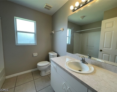 2836 Nw 21st Place - Photo Thumbnail 10