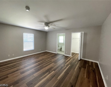 2836 Nw 21st Place - Photo Thumbnail 17