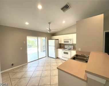 2836 Nw 21st Place - Photo Thumbnail 3