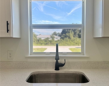 714 Ledge Street - Photo Thumbnail 4