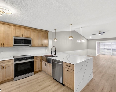 7761 Jewel Lane - Photo Thumbnail 9