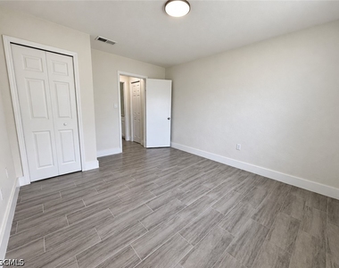 579 Wood Avenue - Photo Thumbnail 9