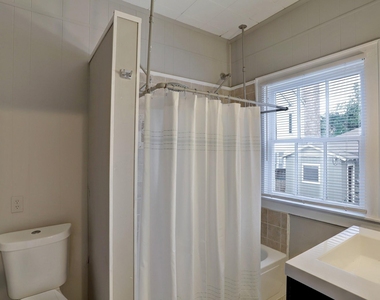 1123 1/2 Arlington Street - Photo Thumbnail 12