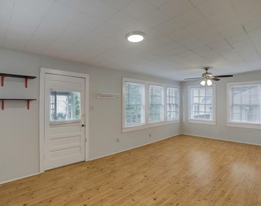 1123 1/2 Arlington Street - Photo Thumbnail 5