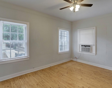 1123 1/2 Arlington Street - Photo Thumbnail 8