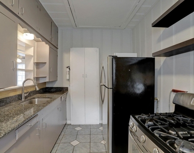 1123 1/2 Arlington Street - Photo Thumbnail 11